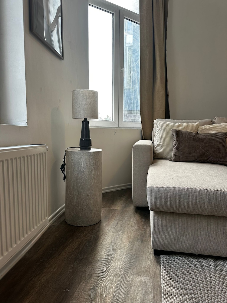 Stylish 1BR plus LR Apt Ghent Castle