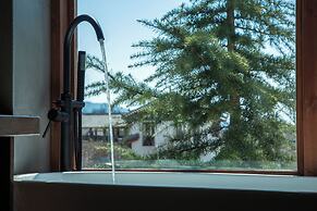 Lijiang Tennessee farmhouse hotel