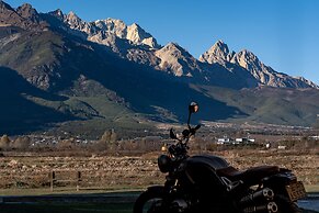 Lijiang Tennessee farmhouse hotel