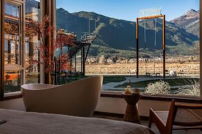 Lijiang Tennessee farmhouse hotel