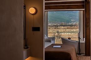 Lijiang Tennessee farmhouse hotel