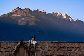 Lijiang Tennessee farmhouse hotel