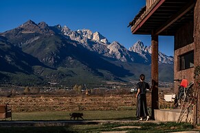 Lijiang Tennessee farmhouse hotel