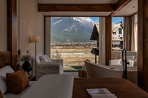 Lijiang Tennessee farmhouse hotel