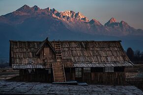 Lijiang Tennessee farmhouse hotel