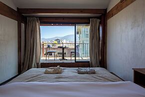 Lijiang Tennessee farmhouse hotel