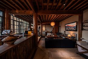 Lijiang Tennessee farmhouse hotel