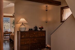 Lijiang Tennessee farmhouse hotel