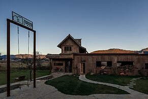 Lijiang Tennessee farmhouse hotel