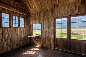 Lijiang Tennessee farmhouse hotel