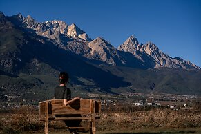 Lijiang Tennessee farmhouse hotel