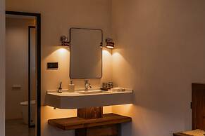 Lijiang Tennessee farmhouse hotel