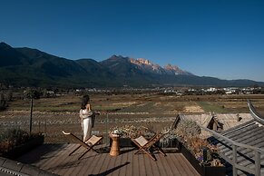 Lijiang Tennessee farmhouse hotel