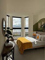 Luxury 2 Bed Apt Seaview By Urban Roost