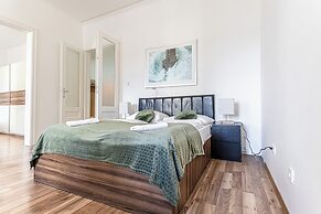 Cozy 2BR Apt Prime Central Spot