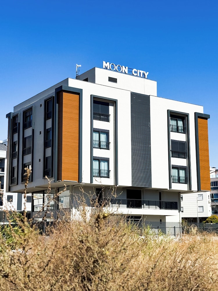 Moon City