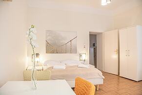 Cozy 1BR Apt Great for Long Stays