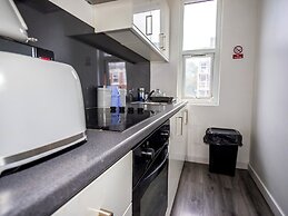 Ensuite1 Woodhouse private bath 2kitchen