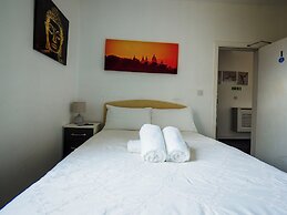 Ensuite1 Woodhouse private bath 2kitchen