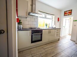 Ensuite1 Woodhouse private bath 2kitchen