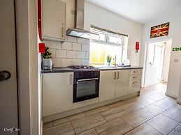 Ensuite1 Woodhouse private bath 2kitchen