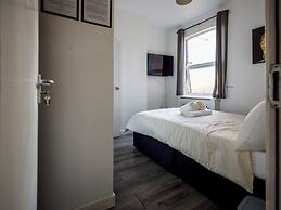 Ensuite1 Woodhouse private bath 2kitchen