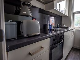 Ensuite1 Woodhouse private bath 2kitchen