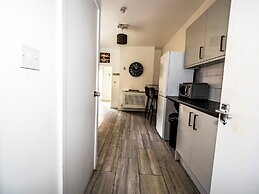Ensuite1 Woodhouse private bath 2kitchen