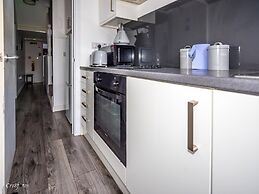 Ensuite1 Woodhouse private bath 2kitchen