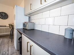Ensuite1 Woodhouse private bath 2kitchen