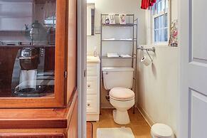2 Mi to NYC Train: Wfh-friendly Greenwich Apt!