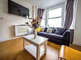 Ensuite4 Woodhouse private bath 2kitchen