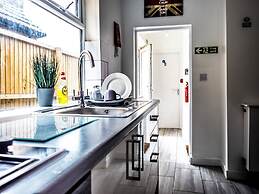 Ensuite4 Woodhouse private bath 2kitchen