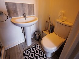 Ensuite4 Woodhouse private bath 2kitchen