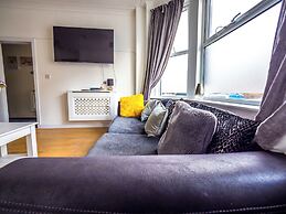 Ensuite4 Woodhouse private bath 2kitchen