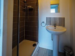 Ensuite4 Woodhouse private bath 2kitchen