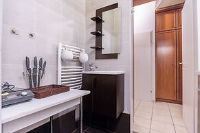Chic 2BR City Stay Central Location