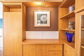 Chic 2BR City Stay Central Location