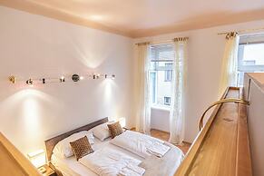 Chic 2BR City Stay Central Location