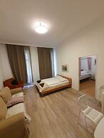 Modern 2BR Apt Near Karlsplatz