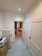 Modern 2BR Apt Near Karlsplatz