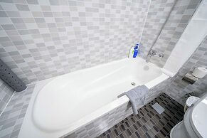 Tyms Elegant 4BR 2BA APT Changning