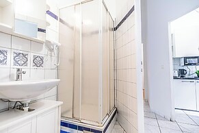 Cozy 2BR Apt Near Belvedere Palace