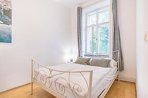 Cozy 2BR Apt Near Belvedere Palace