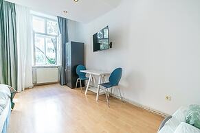 Cozy 2BR Apt Near Belvedere Palace