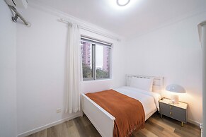 Tyms 4BR 2BA APT Riverside