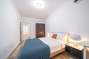 Tyms 4BR 2BA APT Riverside
