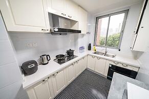 Tyms 4BR 2BA APT Riverside