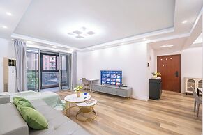 Tyms 4BR 2BA APT Riverside