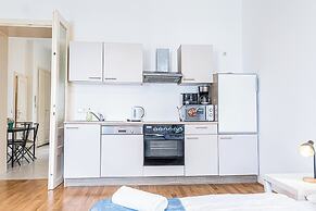 Comfy 2BR Flat Belvedere Vicinity